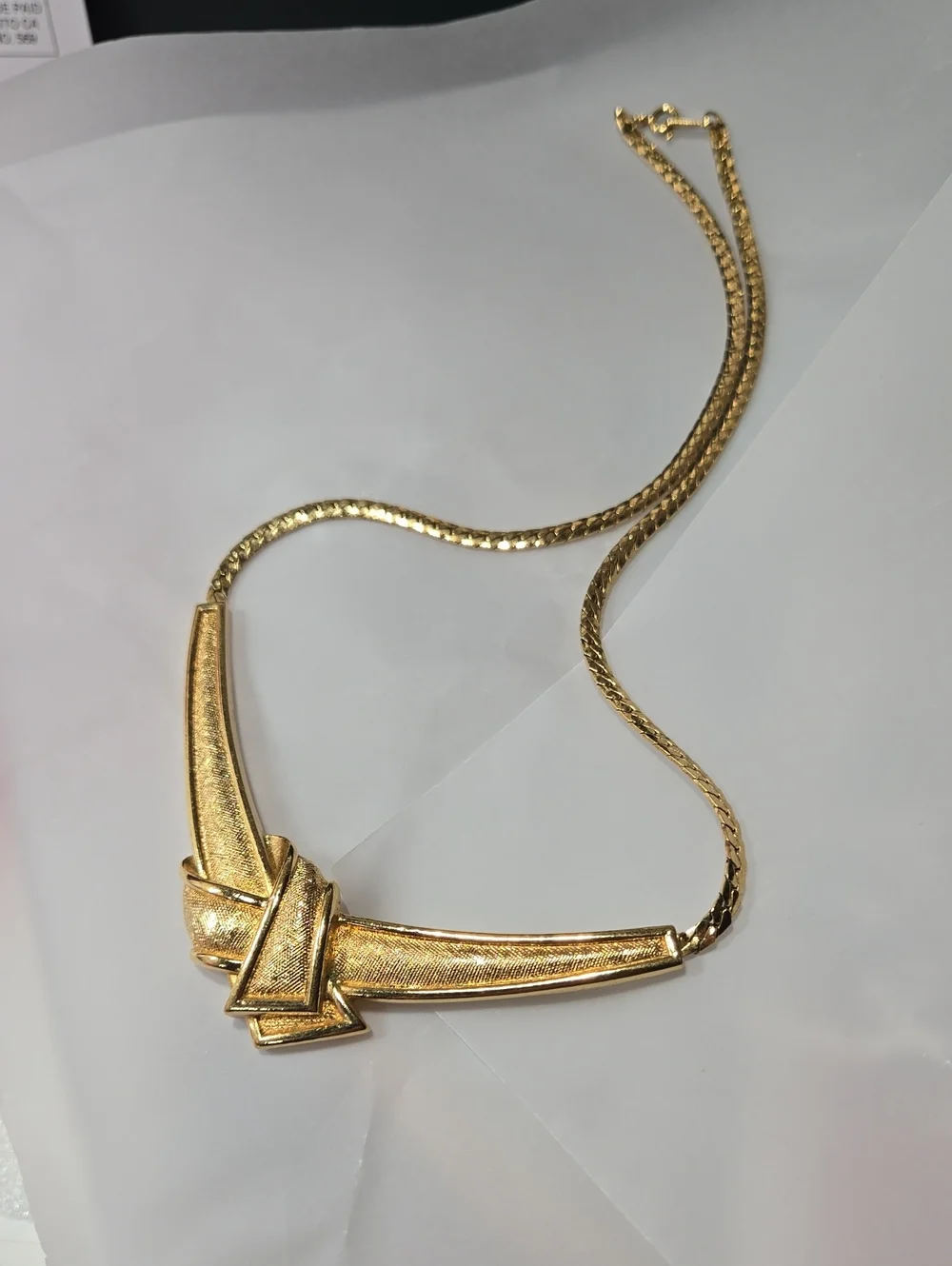 Avon Vintage Gold Plated Sculpted Pendant Necklace